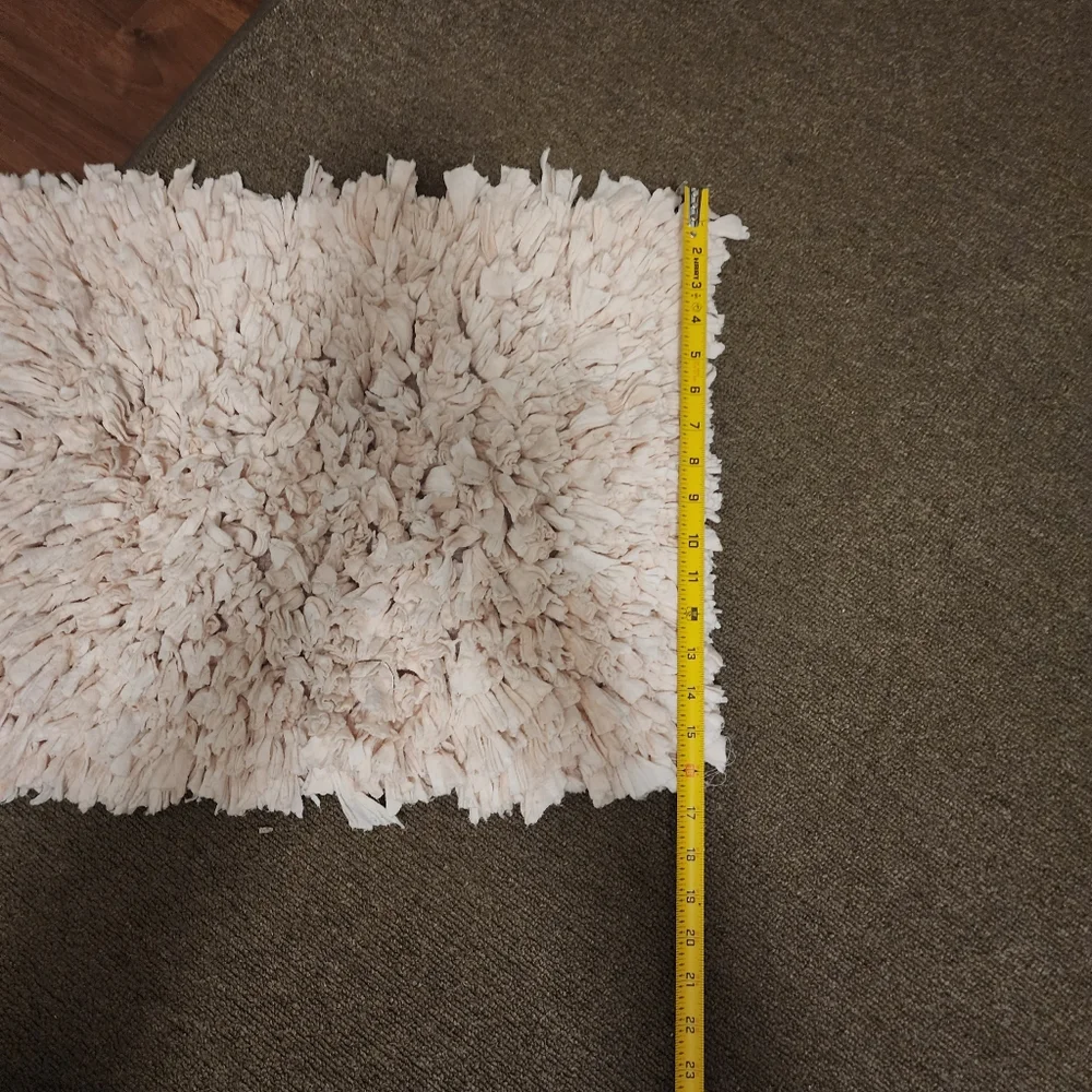 Luxurious Pink Bath Mat Super Cute Verily Used. 2 Bath Mats